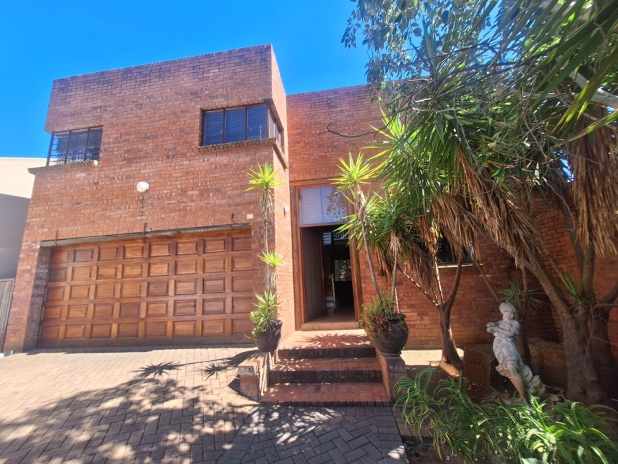 4 Bedroom Property for Sale in Pellissier Free State